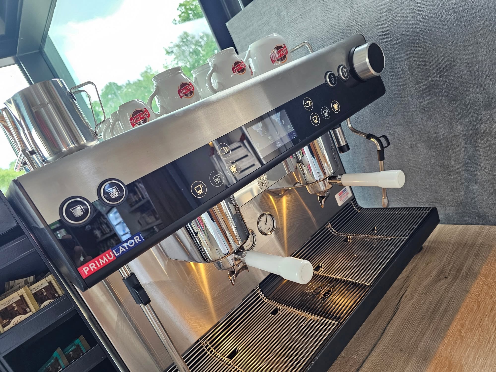 Ekspres kolbowy w MixCafe przy stacji MIXPOL Kasztanowa
