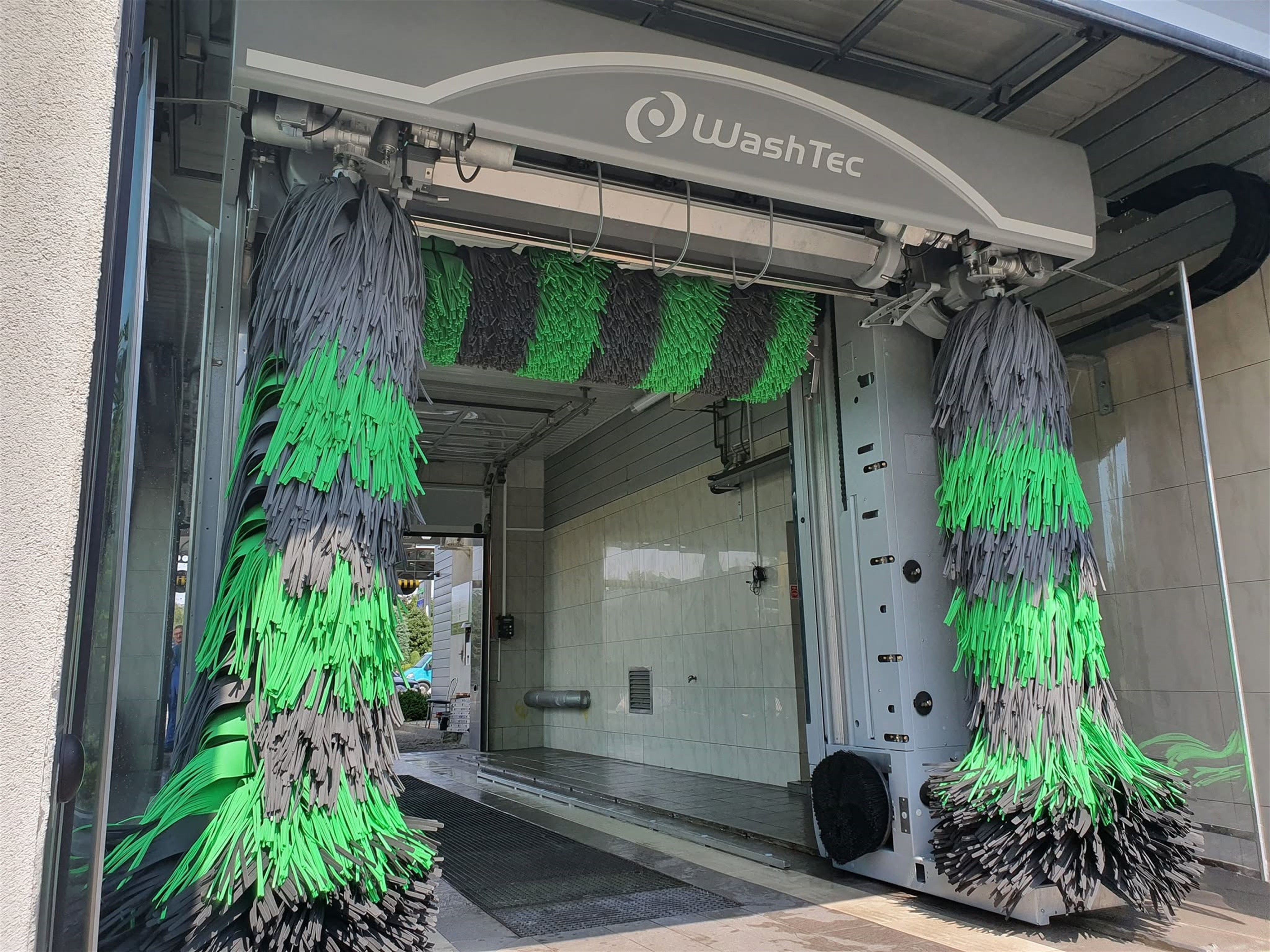 Brama myjni automatycznej WashTec na stacji MIXPOL