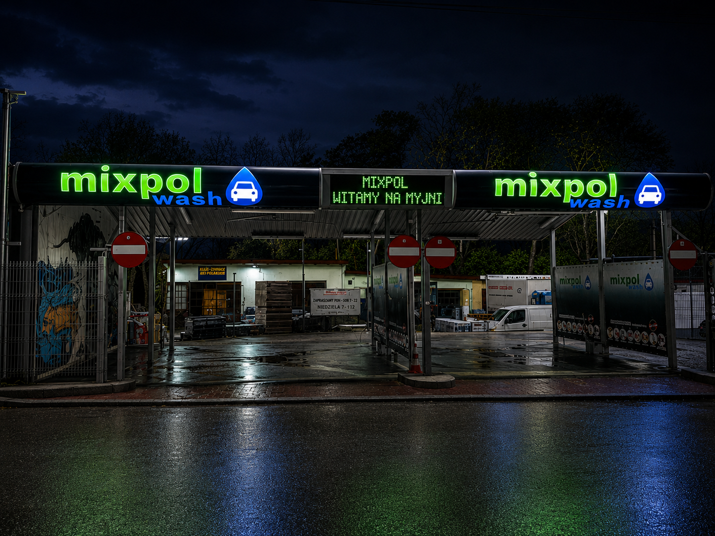 Nocny wjazd do myjni bezdotykowej MIXPOL WASH w Żywcu